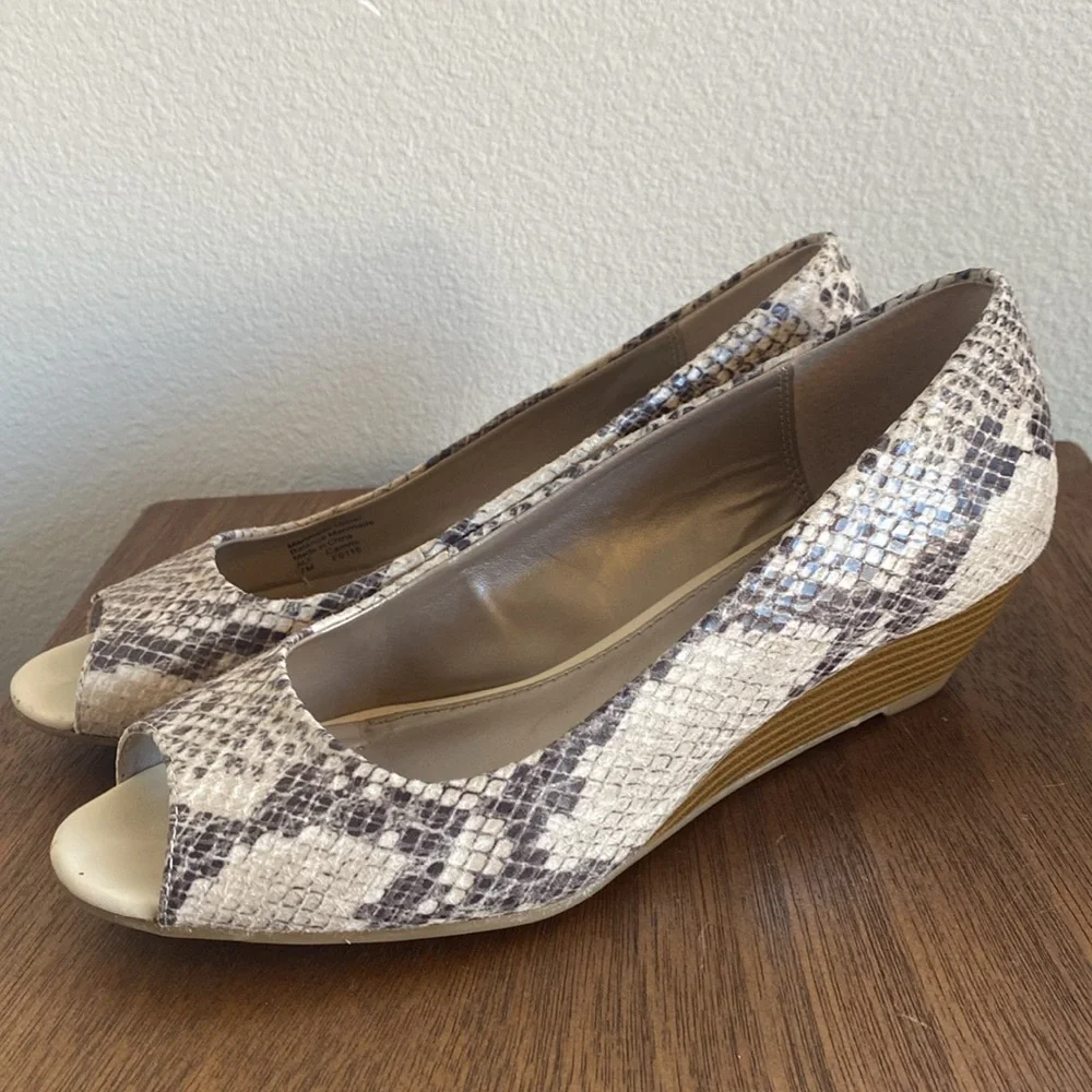 Alfani Step n Flex Snakeskin Open-toed Small Wedge Heel, Women’s 7M